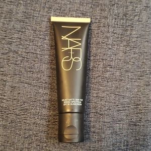 NARS Alaska Velvet Matte Skin Tint
